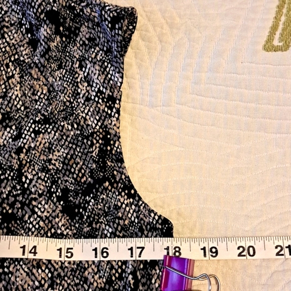 Wrinkle-Free Top - Picture 9 of 15